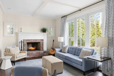 $4,499,000 | 727 Hill Street, Southampton, NY 11968