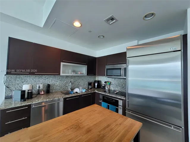 $3,000 | 950 Brickell Bay Drive, Unit 4108, Miami, FL 33131