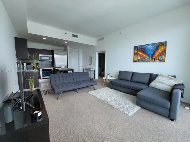 $3,000 | 950 Brickell Bay Drive, Unit 4108, Miami, FL 33131