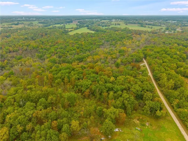 $440,000 | 471 Southeast 1131st Road, Clinton, MO 64735
