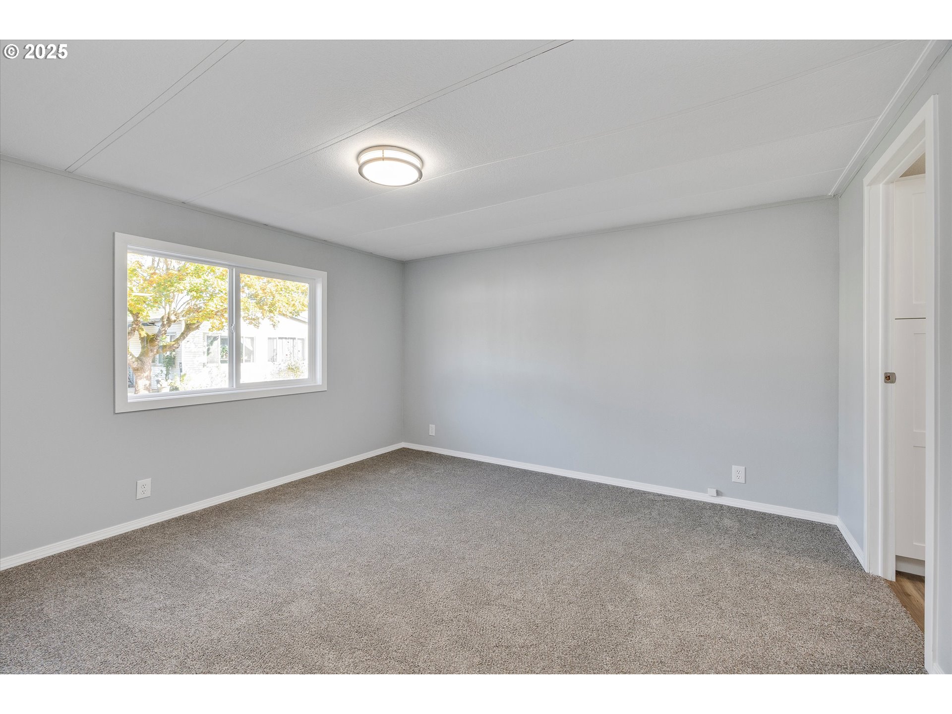 835 Southeast 1st Avenue, Unit 17 Canby, OR 97013 - Photo 16 of 33 a view of an empty room with a window