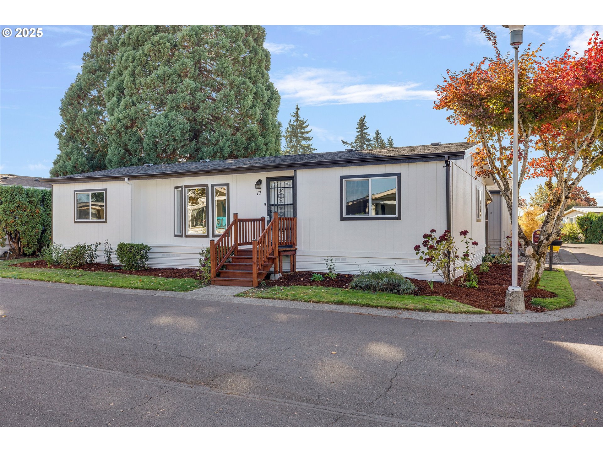 835 Southeast 1st Avenue, Unit 17 Canby, OR 97013 - Photo 3 of 33 a view of backyard of the house