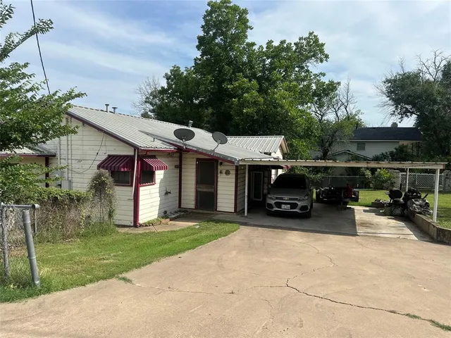 a view of a car park in front of house