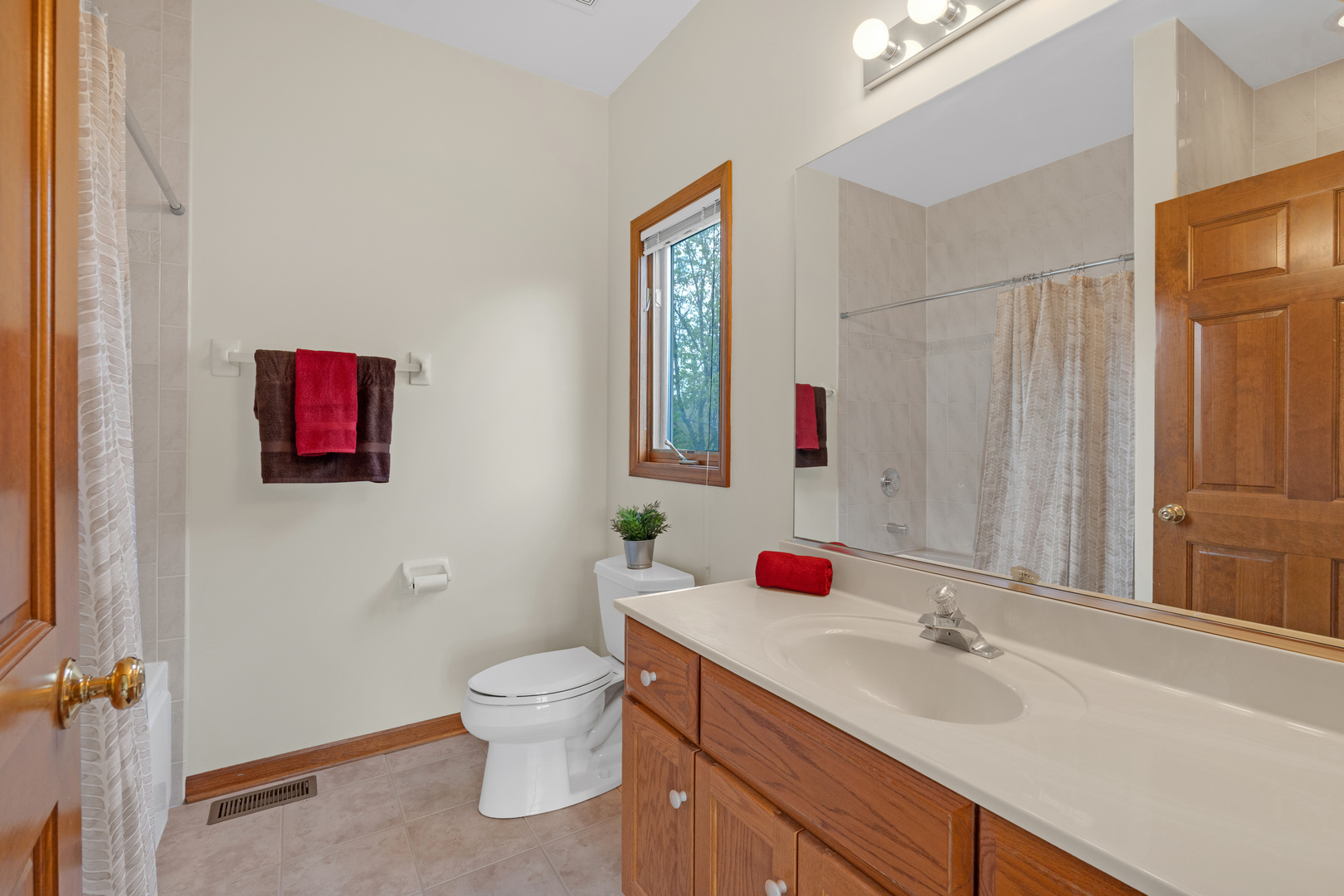 1340 Dunrobin Road Naperville, IL 60540 - Photo 18 of 46 Gallery Image 18