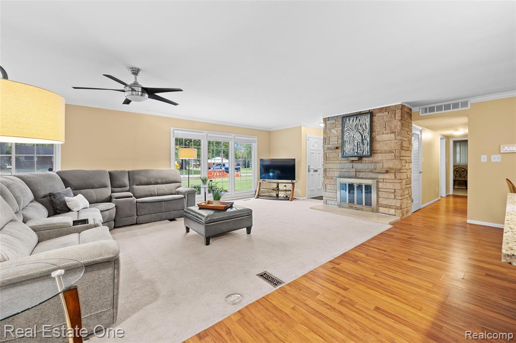 28257 New Castle Road Farmington Hills, MI 48331 - Photo 4 of 32