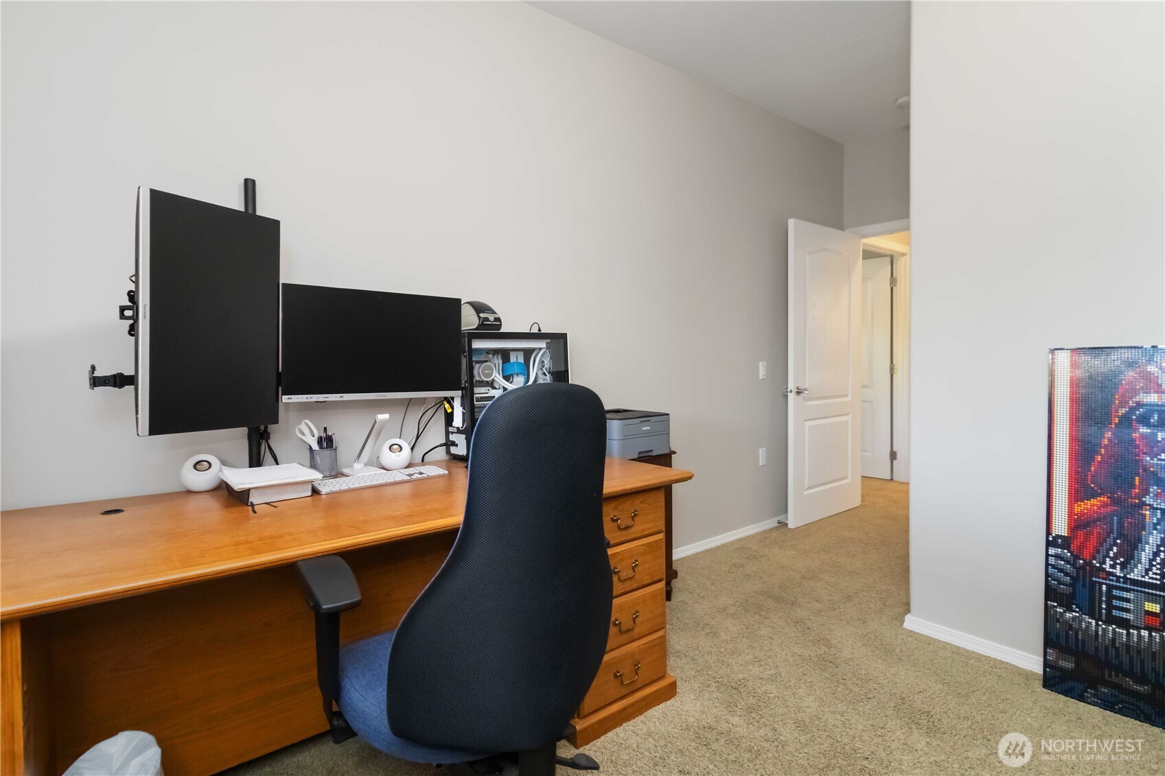 5558 Solo Point Drive Longview, WA 98632 - Photo 25 of 40 a workspace with furniture and mirror