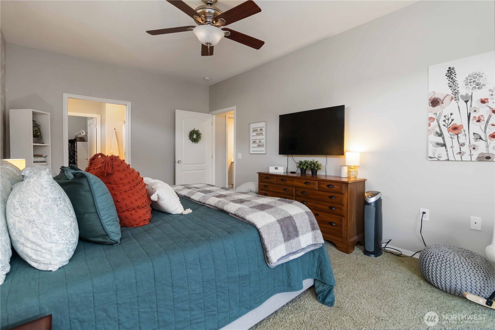 5558 Solo Point Drive Longview, WA 98632 - Photo 28 of 40 a spacious bedroom with a bed and a flat screen tv