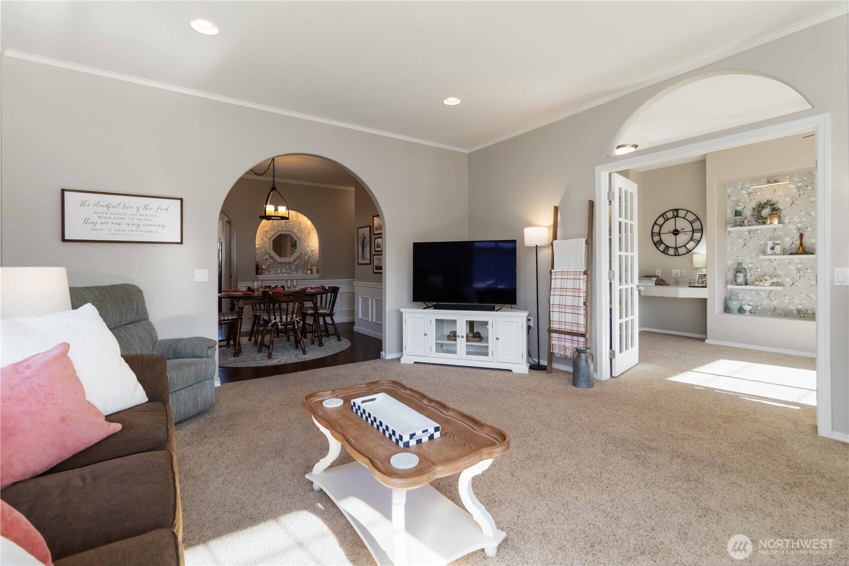 5558 Solo Point Drive Longview, WA 98632 - Photo 8 of 40 a living room with furniture and a flat screen tv