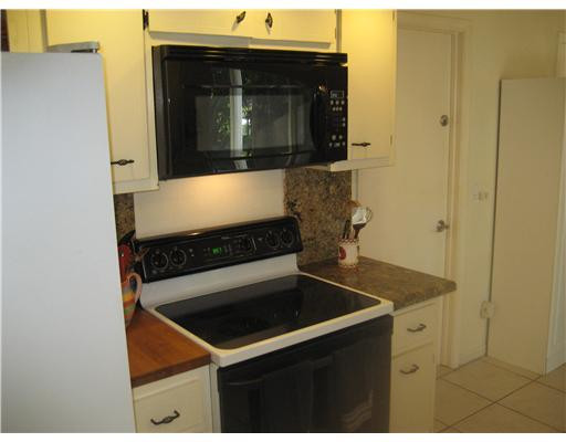 22830 Southwest 65th Way Boca Raton, FL 33428 - Photo 11 of 25 Kitchen