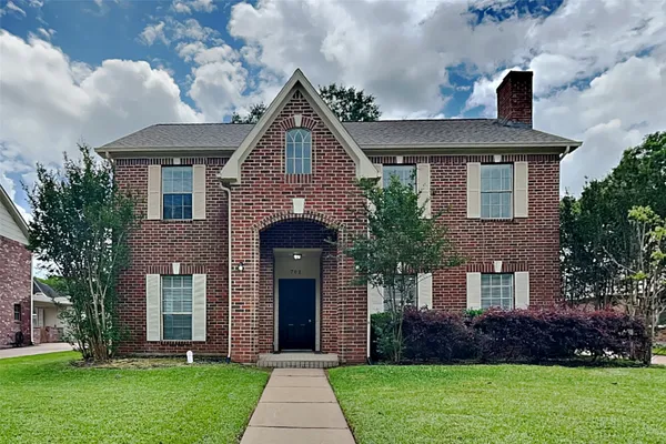 $2,425 | 702 Fernglade Drive, Richmond, TX 77406
