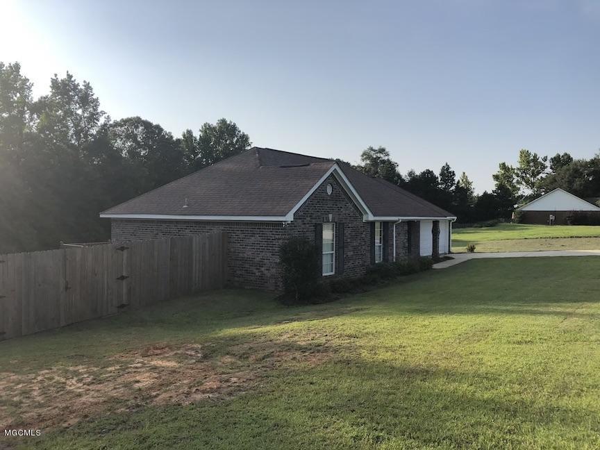 407 Pratt Road Wiggins, MS 39577 - Photo 3 of 14 IMG_9267