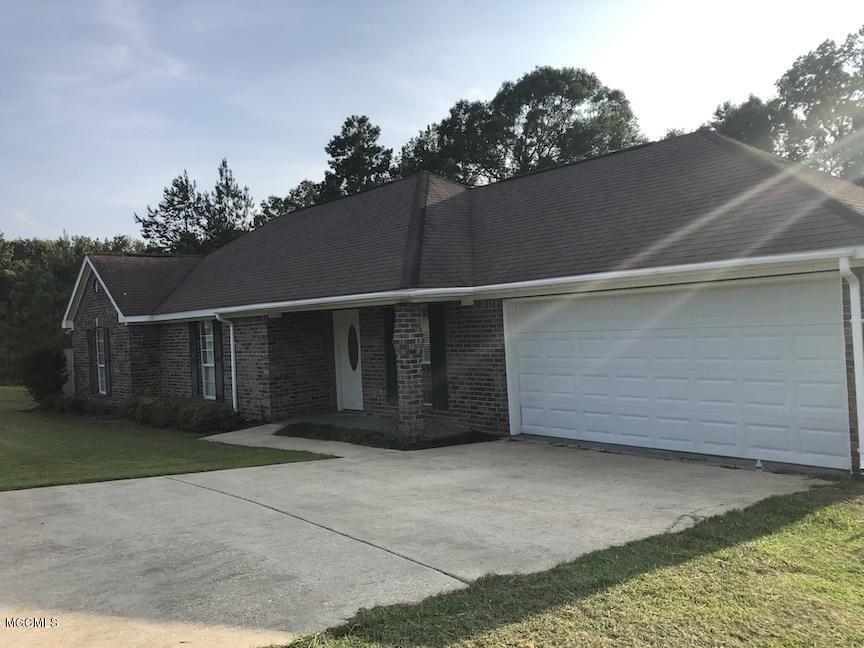407 Pratt Road Wiggins, MS 39577 - Photo 4 of 14 IMG_9268