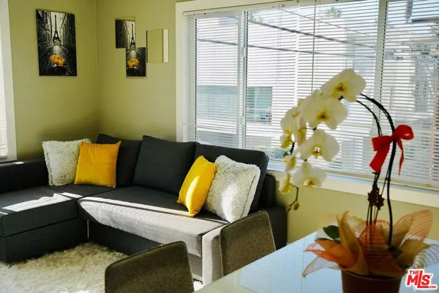 $2,950,000 | 12 East 27th Avenue, Venice, CA 90291