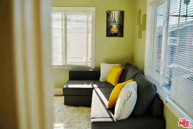 $2,950,000 | 12 East 27th Avenue, Venice, CA 90291