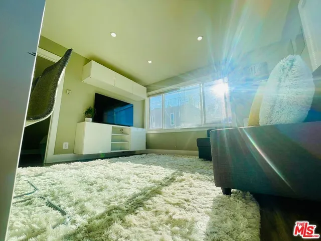 $2,950,000 | 12 East 27th Avenue, Venice, CA 90291