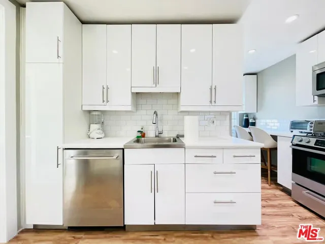 $2,950,000 | 12 East 27th Avenue, Venice, CA 90291