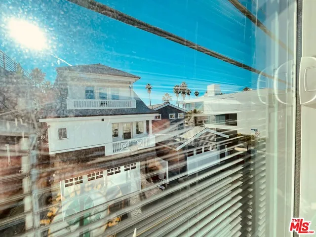 $2,950,000 | 12 East 27th Avenue, Venice, CA 90291