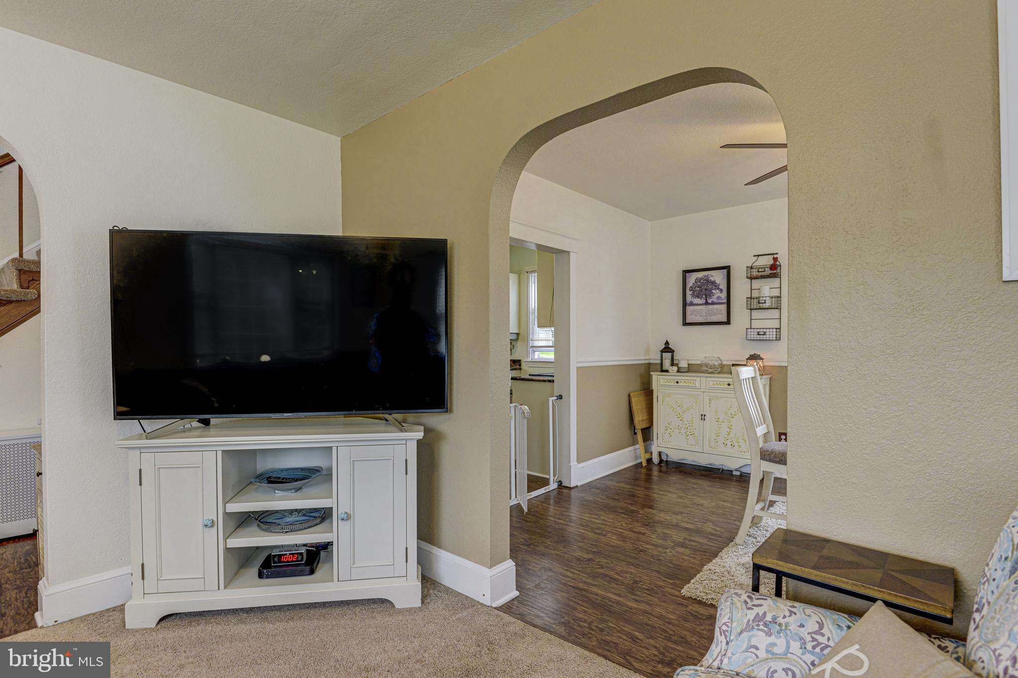 5566 Ashbourne Road Baltimore, MD 21227 - Photo 11 of 54 Family Room