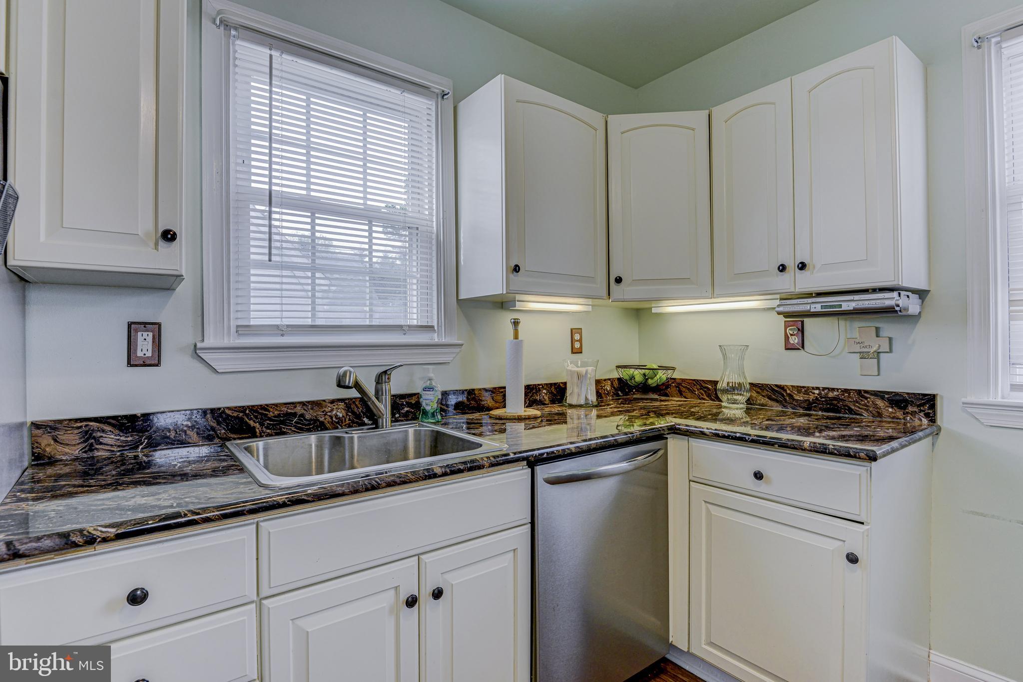 5566 Ashbourne Road Baltimore, MD 21227 - Photo 16 of 54 Kitchen