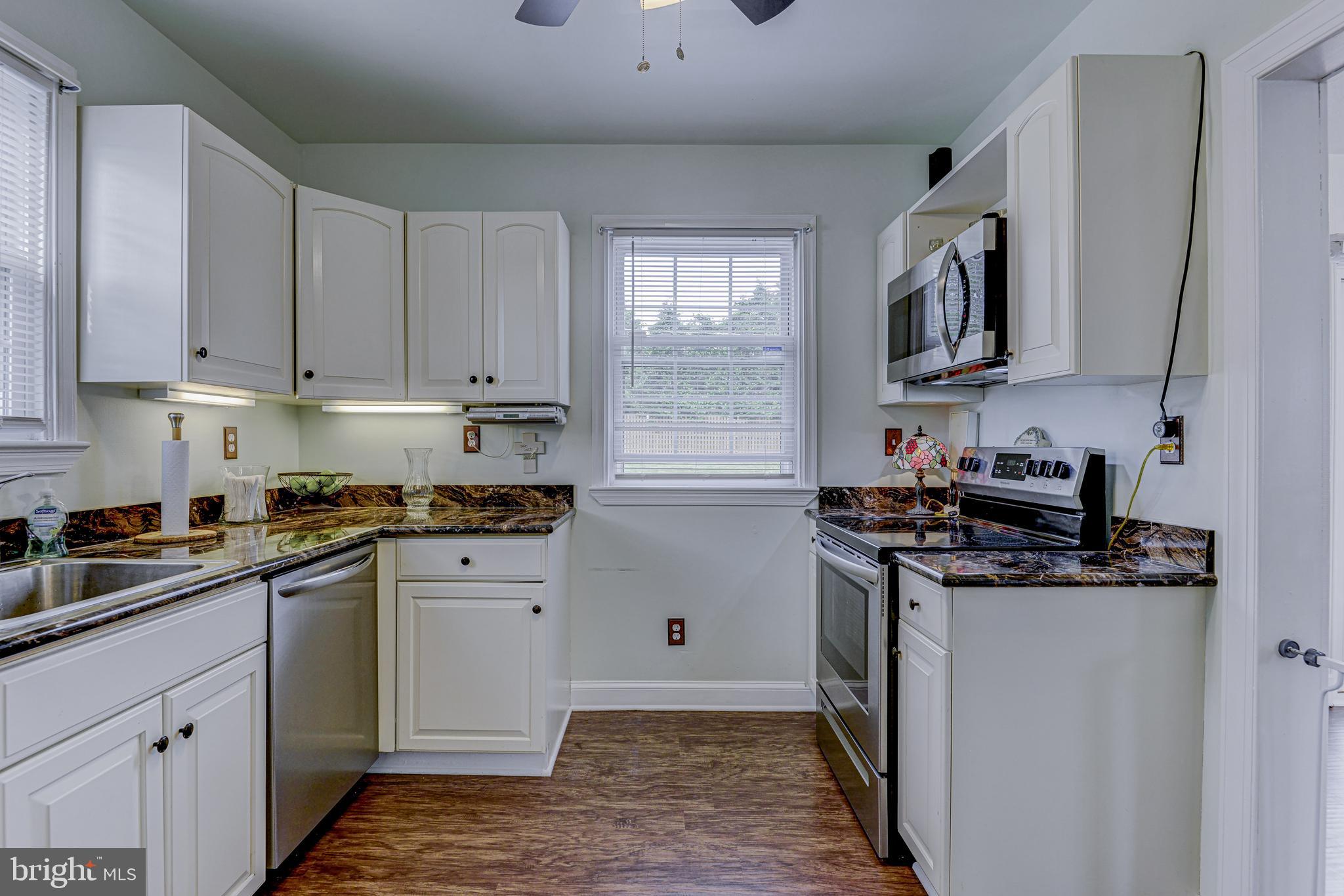 5566 Ashbourne Road Baltimore, MD 21227 - Photo 17 of 54 Kitchen