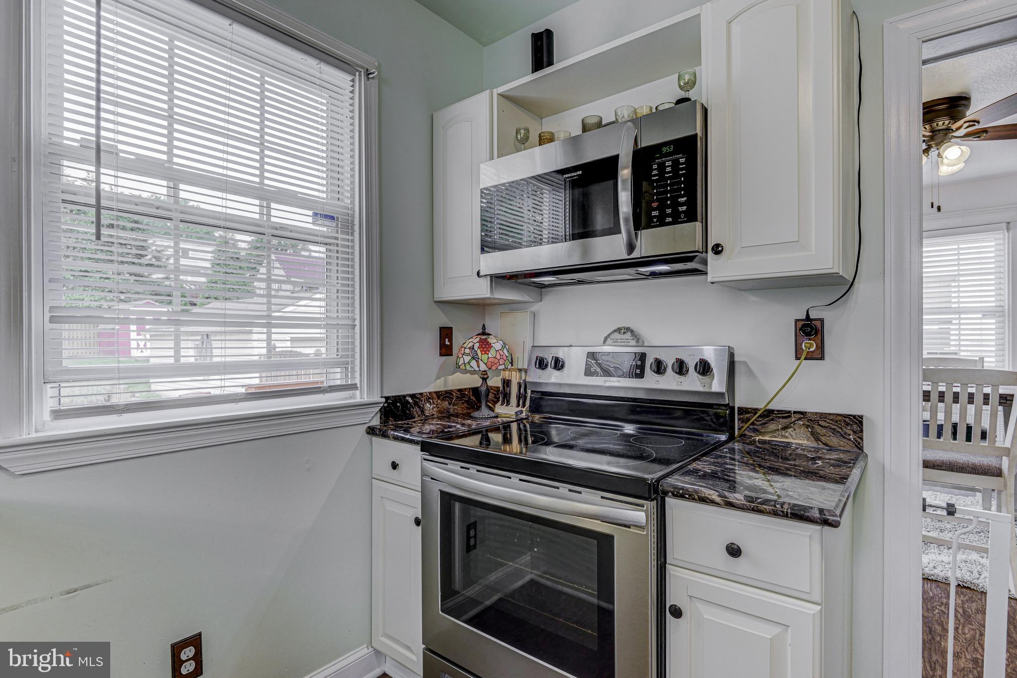 5566 Ashbourne Road Baltimore, MD 21227 - Photo 20 of 54 Kitchen