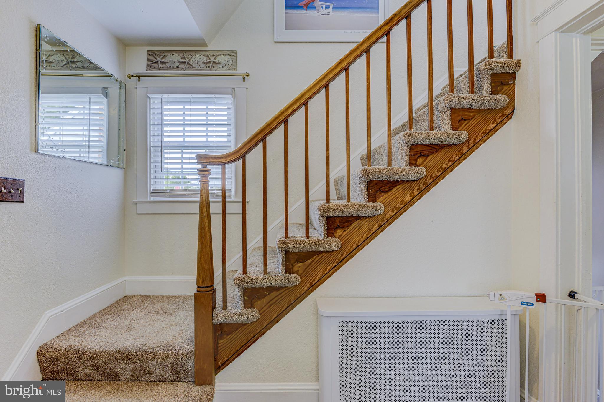 5566 Ashbourne Road Baltimore, MD 21227 - Photo 7 of 54 Foyer