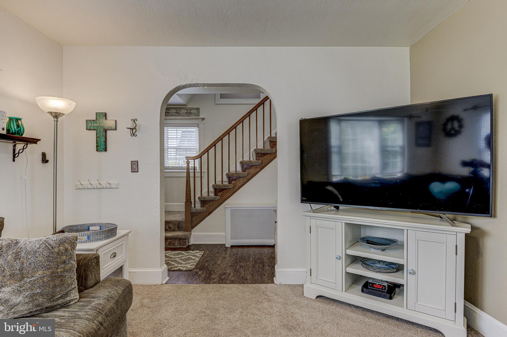 5566 Ashbourne Road Baltimore, MD 21227 - Photo 10 of 54 Family Room