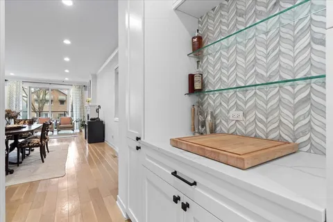 $1,040,000 | 1513 West Walton Street, Unit 1, Chicago, IL 60642