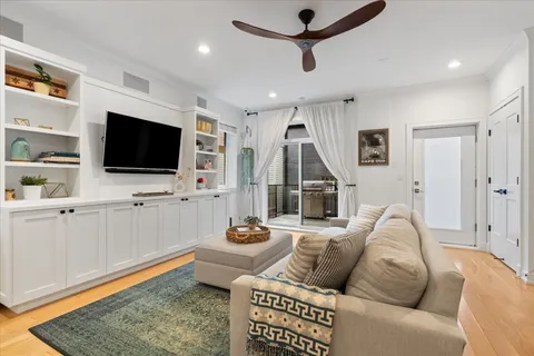 $1,040,000 | 1513 West Walton Street, Unit 1, Chicago, IL 60642