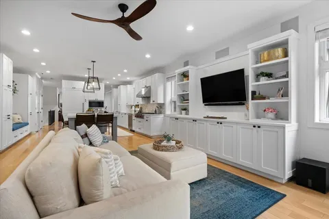 $1,040,000 | 1513 West Walton Street, Unit 1, Chicago, IL 60642