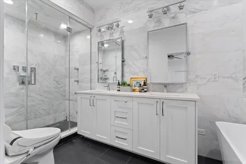 $1,040,000 | 1513 West Walton Street, Unit 1, Chicago, IL 60642