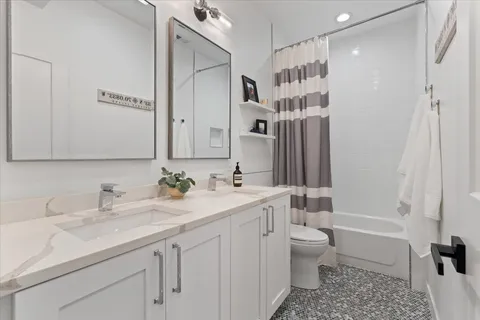 $1,040,000 | 1513 West Walton Street, Unit 1, Chicago, IL 60642