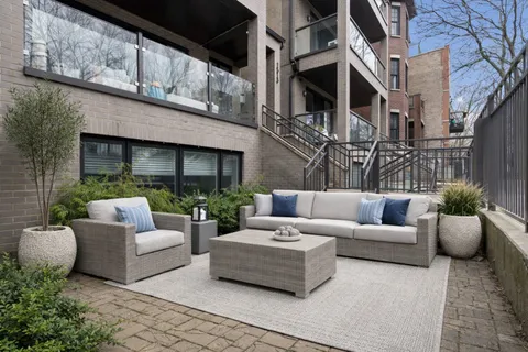 $1,040,000 | 1513 West Walton Street, Unit 1, Chicago, IL 60642