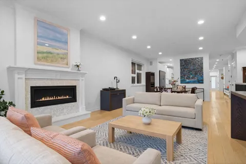 $1,040,000 | 1513 West Walton Street, Unit 1, Chicago, IL 60642