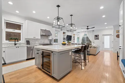 $1,040,000 | 1513 West Walton Street, Unit 1, Chicago, IL 60642