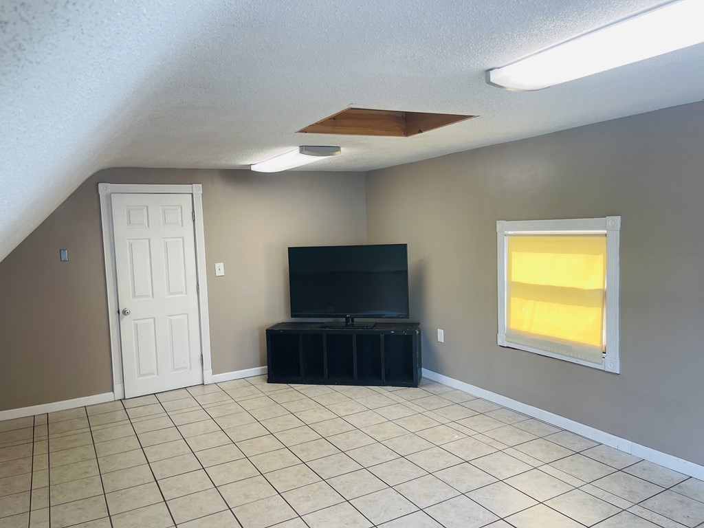 63 Peer Street Springfield, MA 01109 - Photo 26 of 41