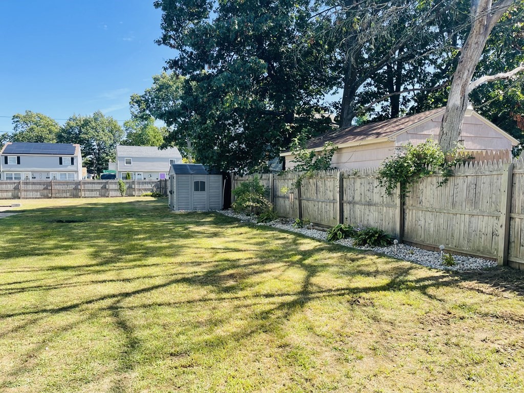 63 Peer Street Springfield, MA 01109 - Photo 33 of 41