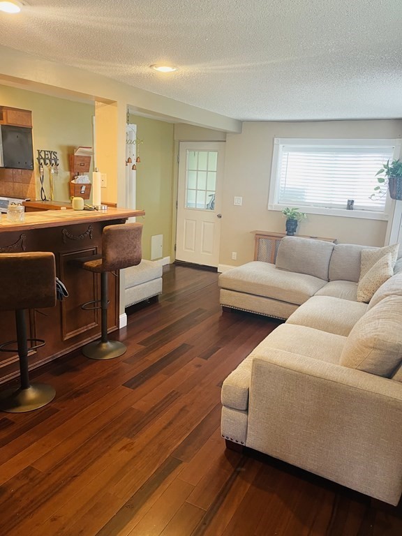 63 Peer Street Springfield, MA 01109 - Photo 9 of 41