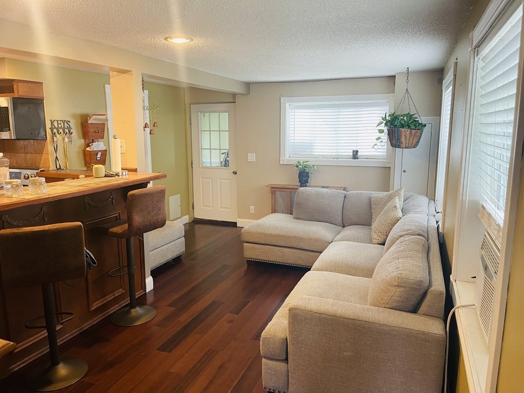 63 Peer Street Springfield, MA 01109 - Photo 10 of 41