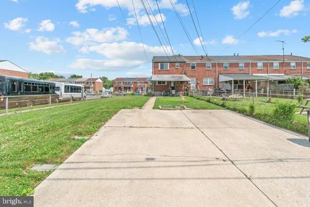 $240,000 | 936 Foxcroft Lane, Essex, MD 21221