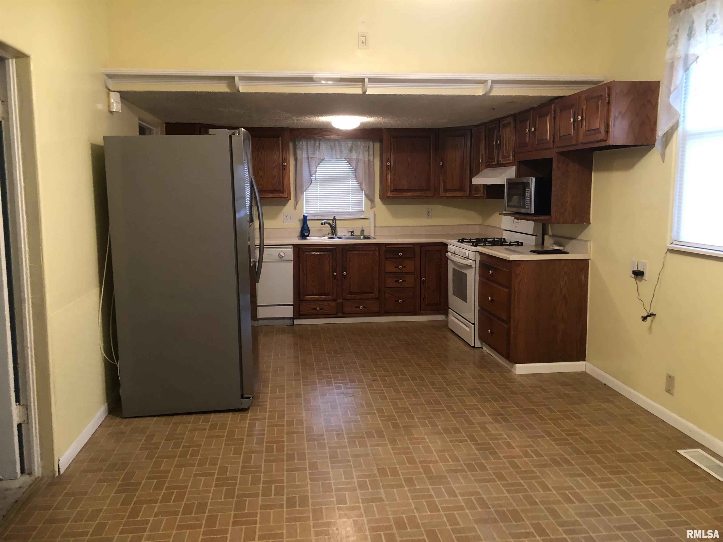 1805 East Keys Avenue Springfield, IL 62702 - Photo 7 of 34