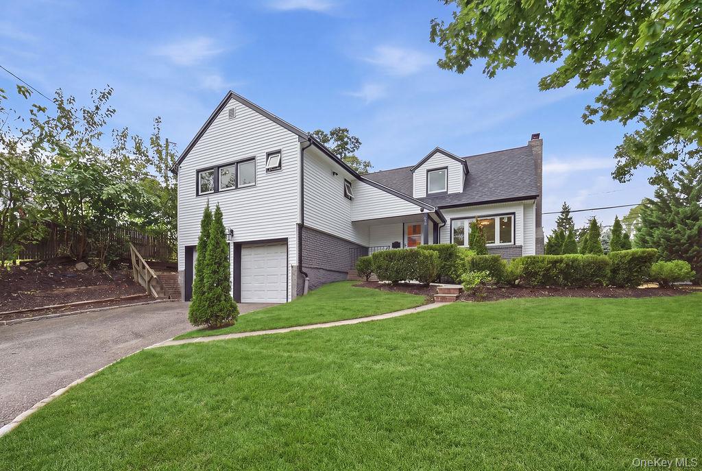 84 Middle Neck Road Roslyn, NY 11576 - Photo 27 of 28 Gallery Image 27