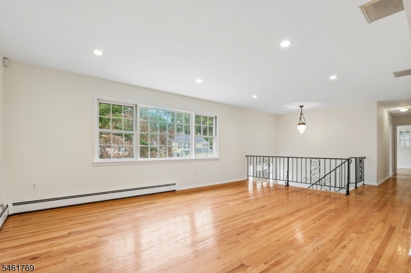 41 Rys Terrace Fair Lawn, NJ 07410 - Photo 6 of 35 Gallery Image 6