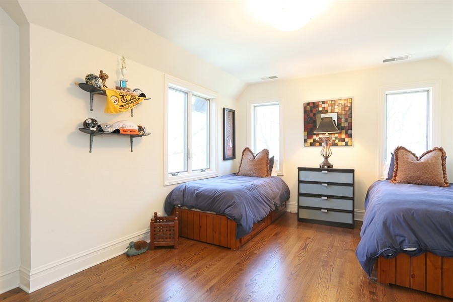 8100 South County Line Road Burr Ridge, IL 60527 - Photo 17 of 33 a bedroom with a bed and a window