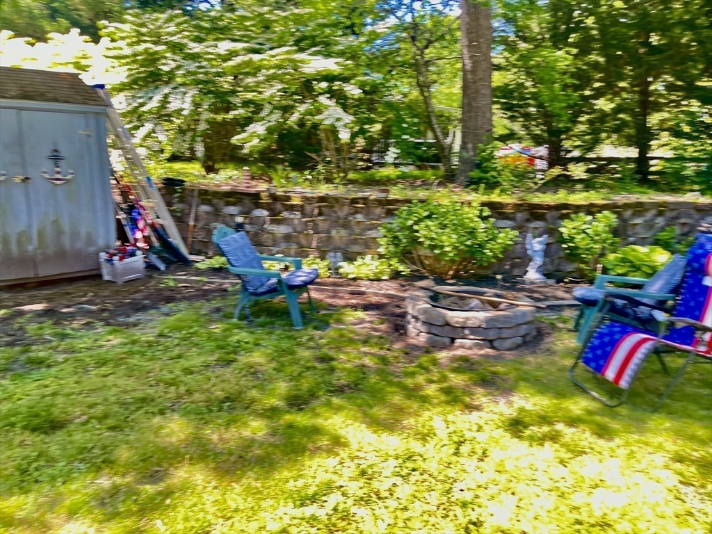 185 Cotuit Road, Unit C5 ASPEN Sandwich, MA 02563 - Photo 9 of 17 a backyard of a house with lots of green space