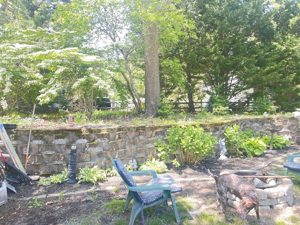 185 Cotuit Road, Unit C5 ASPEN Sandwich, MA 02563 - Photo 10 of 17 a backyard of a house with table and chairs