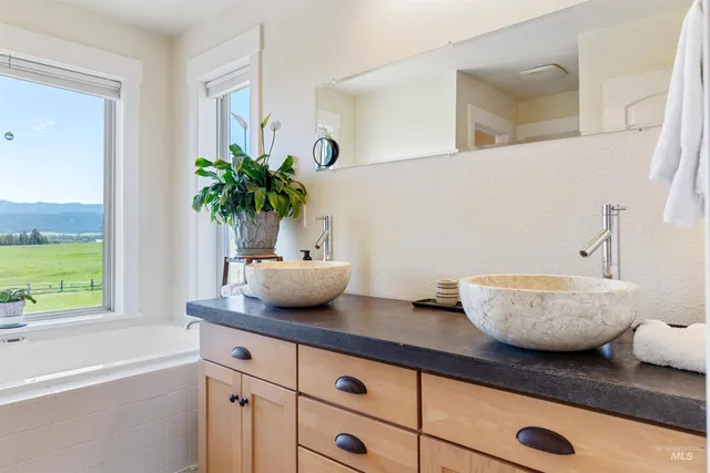 $2,497,000 | 610 Cabarton Road, Cascade, ID 83611