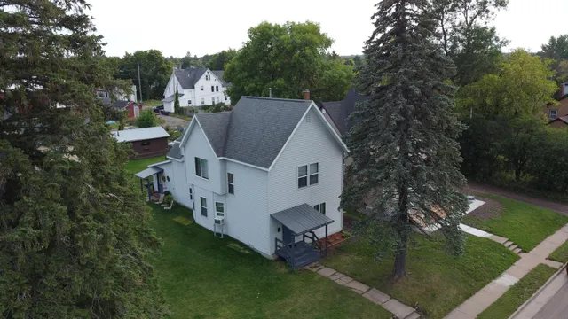 $1,300 | 1204 Main Street West, Ashland, WI 54806