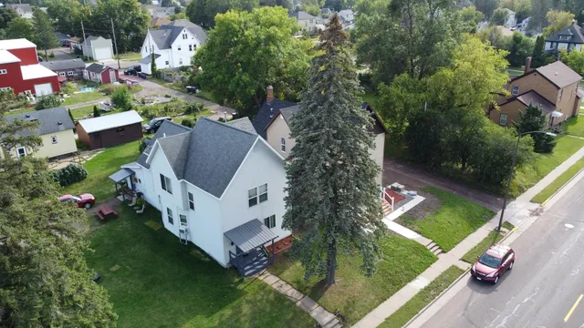 $1,300 | 1204 Main Street West, Ashland, WI 54806