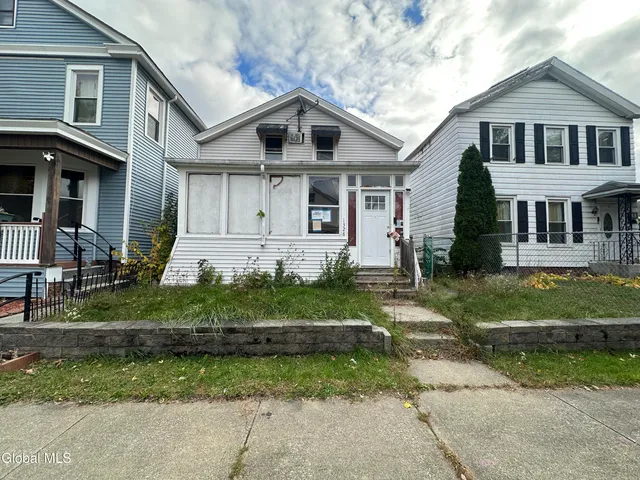 $89,900 | 1328 4th Avenue, Watervliet, NY 12189